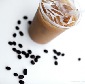 Frozen yogurt latte